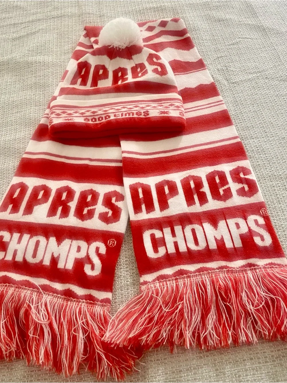 CHOMPS Après Ski Red White Beanie & Scarf Set Pom Pom